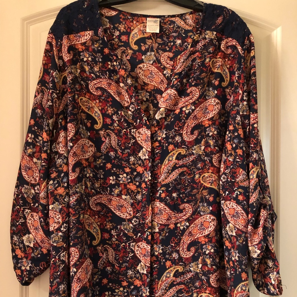 3/4 Sleeved Paisley top w/blue lace shoulder